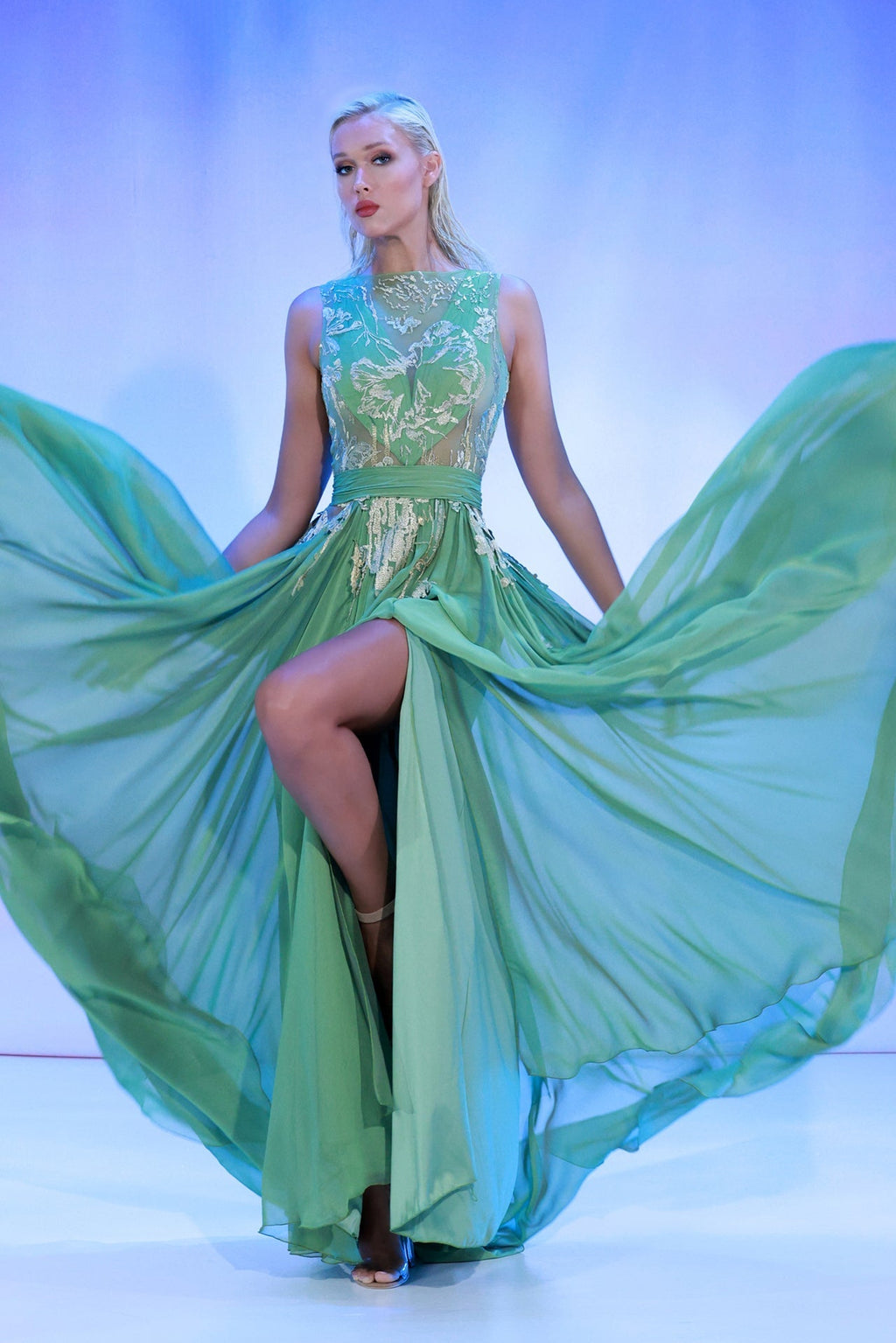 flowy pleated dress mousseline with embroidery FR 40 / Green Collection: WINTER ROMANCE Why Youll Love It Bow Play Plaid Skort Mock Neck Mesh Overlay Dress | Sheer Formal Dress for Musicians (Size):L