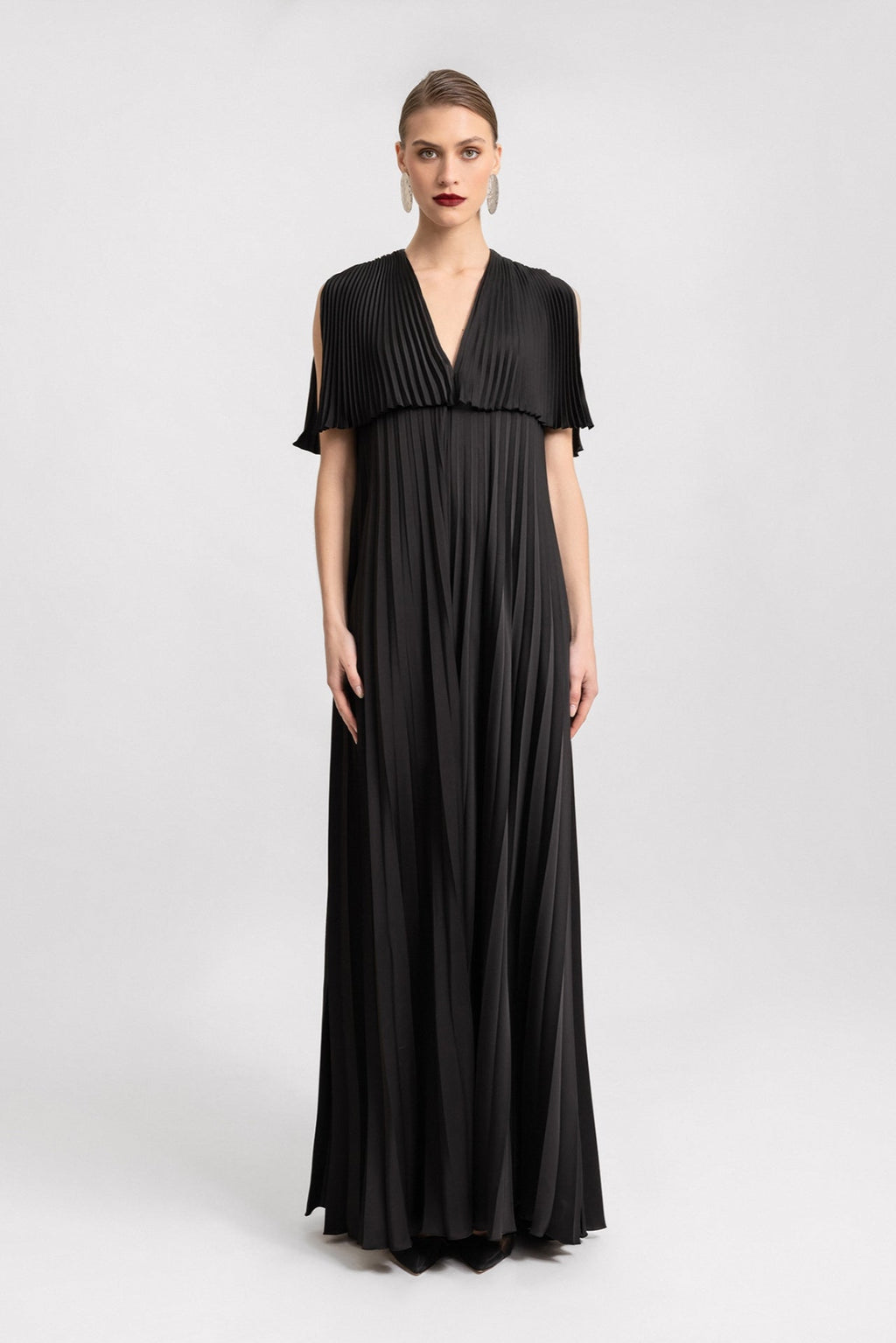 loosecut evening dress Loose-Cut Plissé – HERTROVE Color:Red/Natural LaDivine Style ruffle lace mini dress Having a Moment: Sage