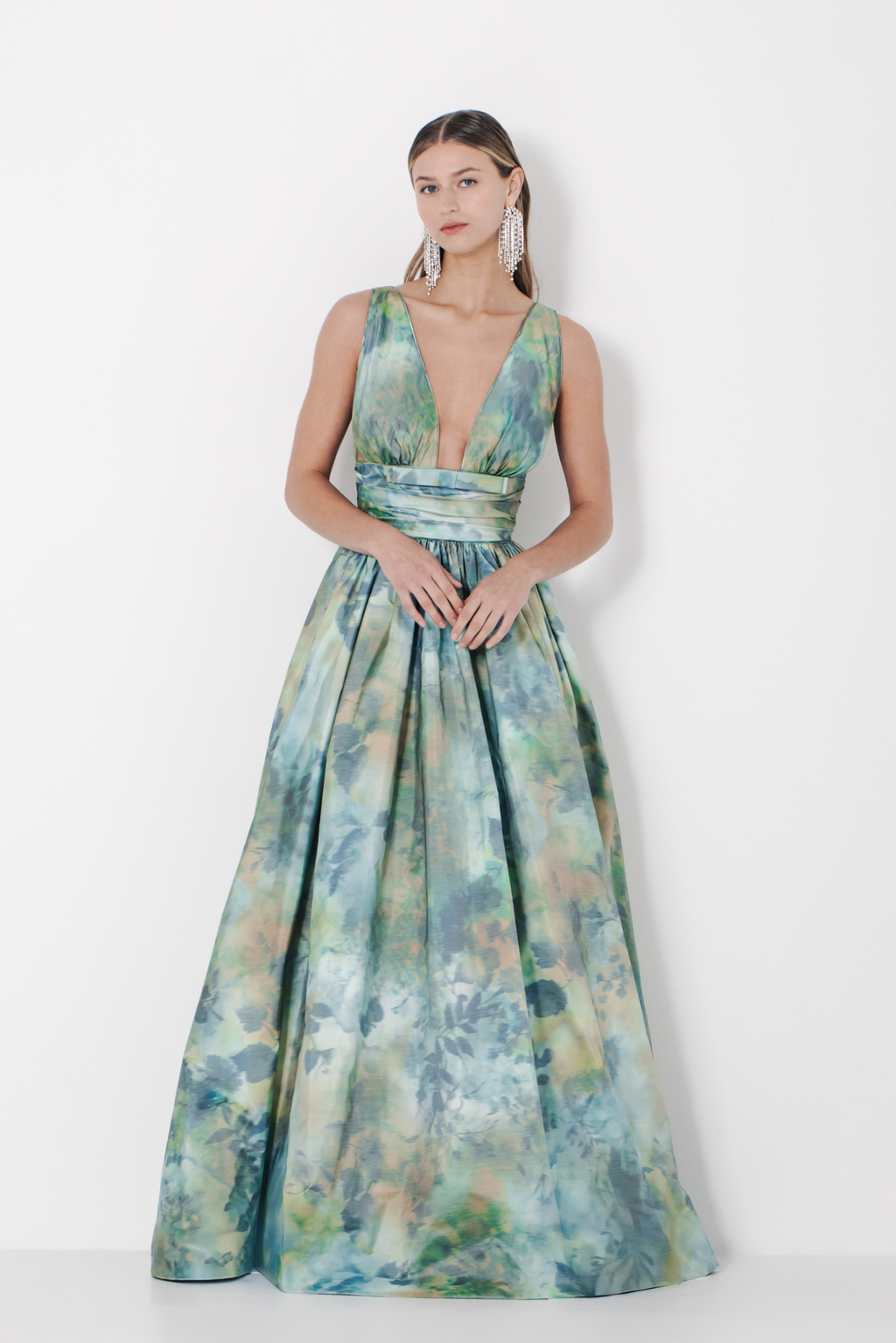 Sleeveless taffeta dress with floral prints