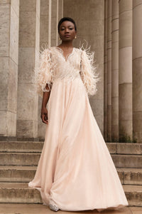 HerTrove-ÉLAN DE LA LIBERTÉ LACE AND OSTRICH FEATHER