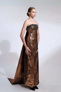 HerTrove-Column embroidered gown- Watteau train