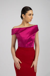 HerTrove-An evening dress made of crepe and taffeta .