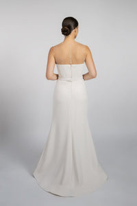 HerTrove-An evening dress made of crepe and crystals.