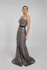 HerTrove-A shiny sequin evening dress, strapless, with a belt.