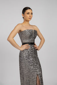 HerTrove-A shiny sequin evening dress, strapless, with a belt.