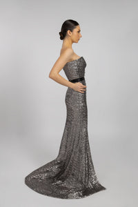 HerTrove-A shiny sequin evening dress, strapless, with a belt.