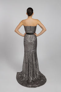 HerTrove-A shiny sequin evening dress, strapless, with a belt.