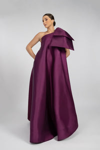 HerTrove-A long modern dress made of taffeta, with a wide and flowing silhouette.