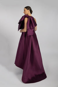HerTrove-A long modern dress made of taffeta, with a wide and flowing silhouette.