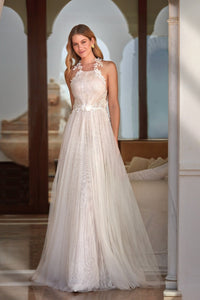 HerTrove-Detailed lace gown with floral overlay